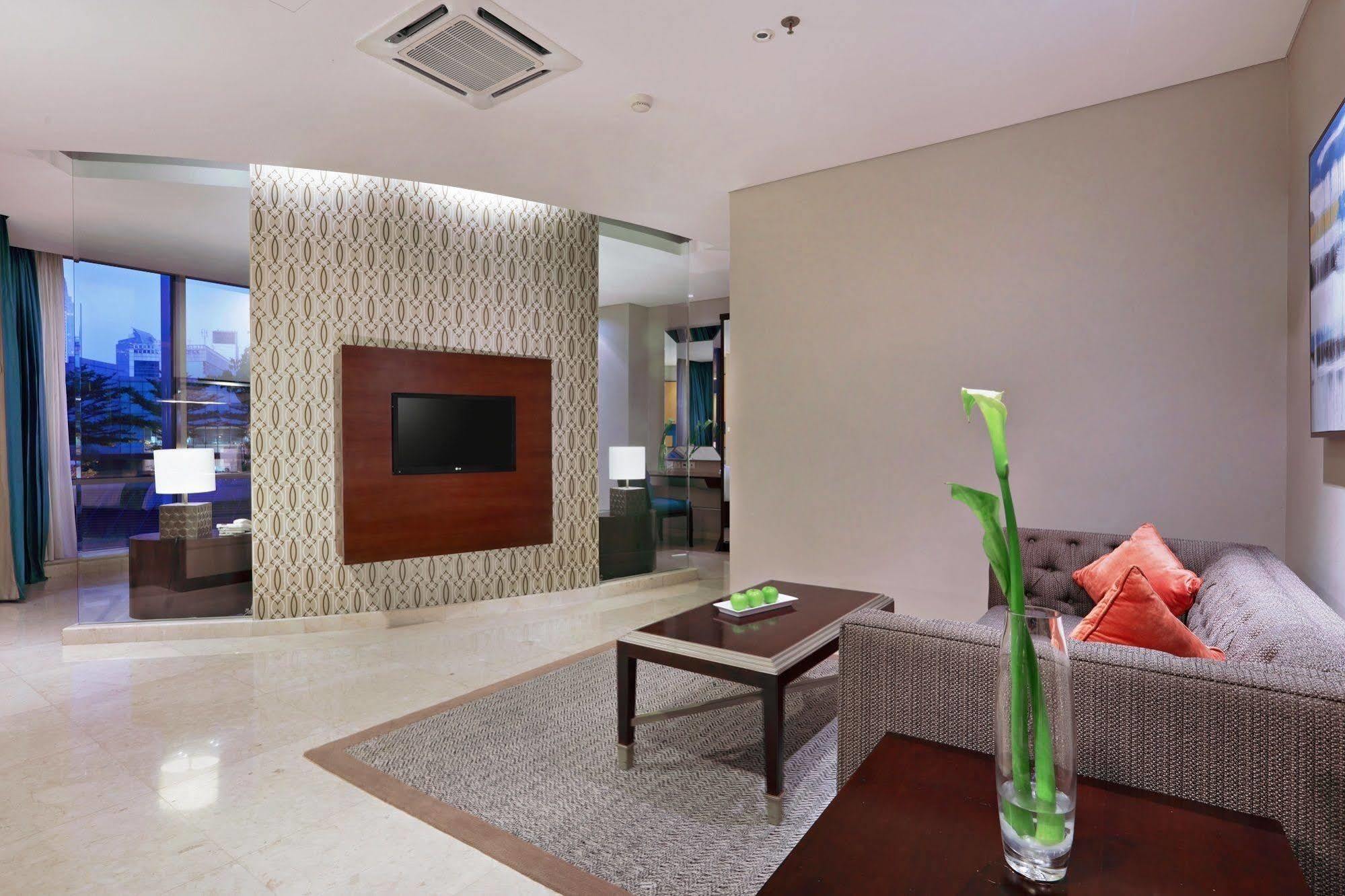 The Grove Suites By Grand Aston Джакарта Екстериор снимка