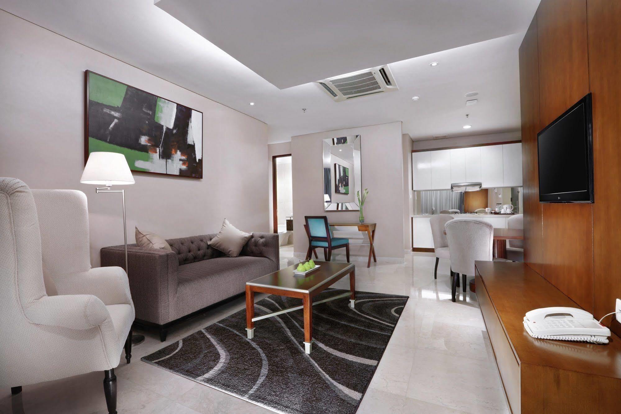 The Grove Suites By Grand Aston Джакарта Екстериор снимка