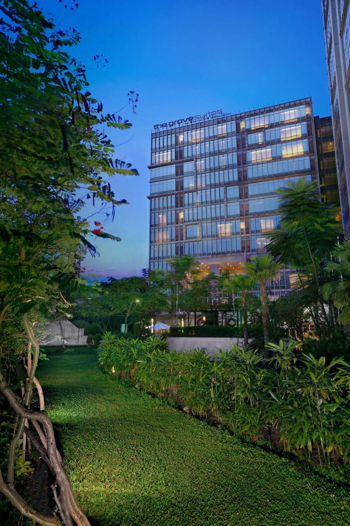 The Grove Suites By Grand Aston Джакарта Екстериор снимка