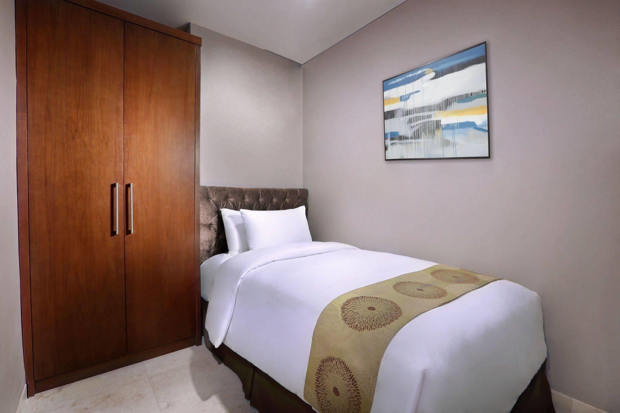 The Grove Suites By Grand Aston Джакарта Екстериор снимка