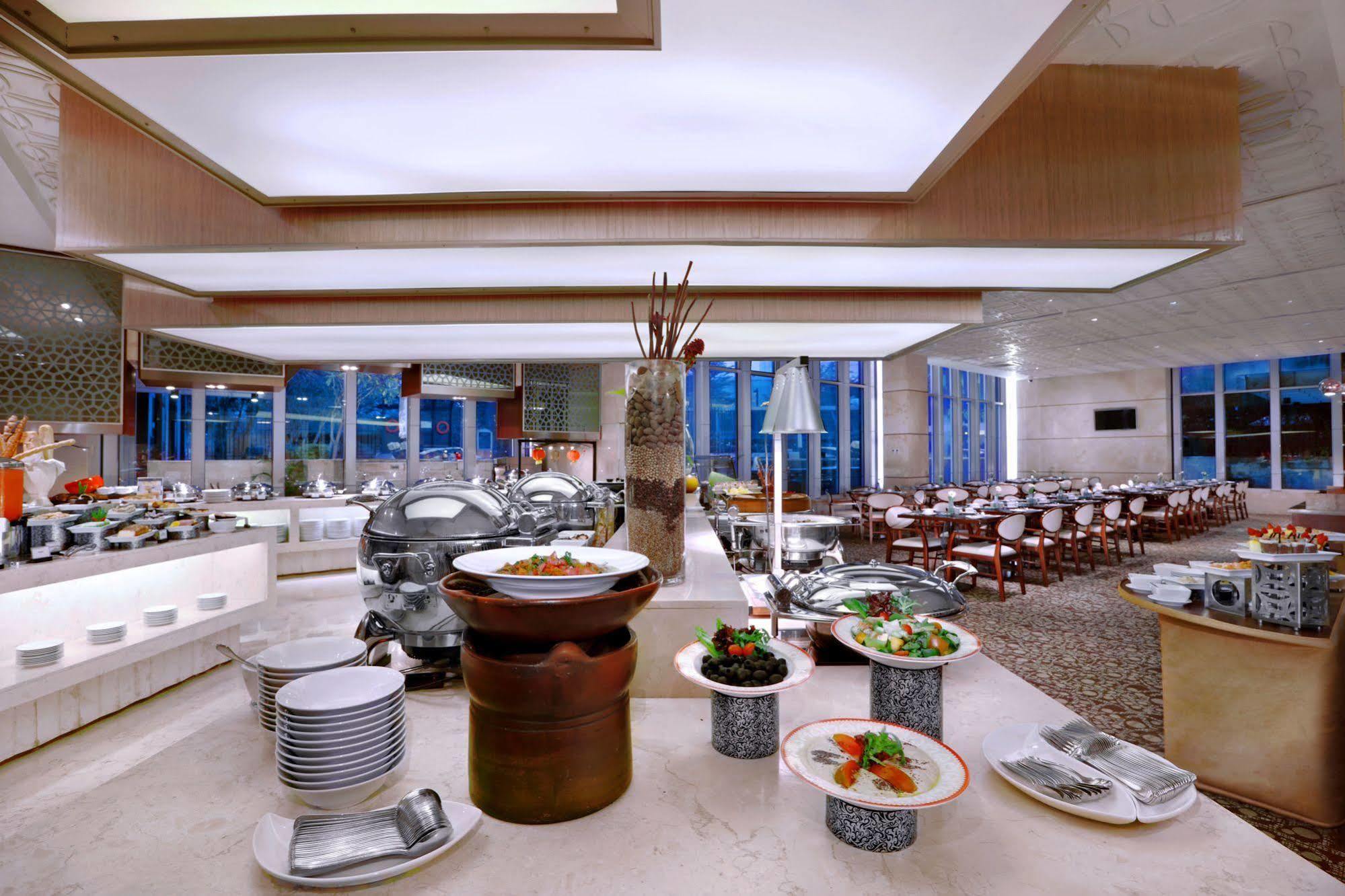 The Grove Suites By Grand Aston Джакарта Екстериор снимка
