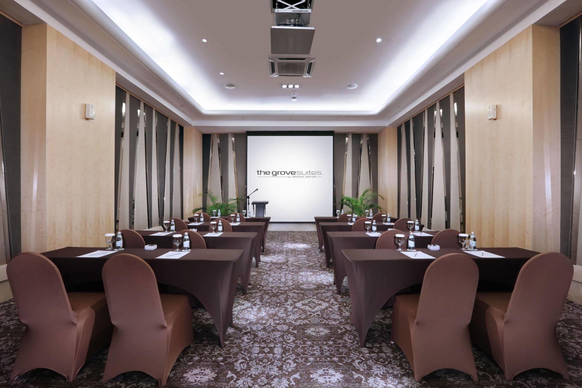 The Grove Suites By Grand Aston Джакарта Екстериор снимка